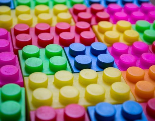 Najboljše igrače za razvoj malčka: Igra kot pot do učenja